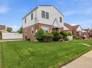 1 Ivanhoe Pl, Valley Stream, NY 11580