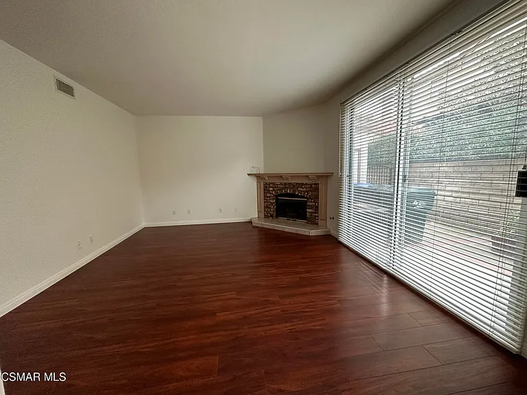 1628 Glider Ct #1628 — Photo 2