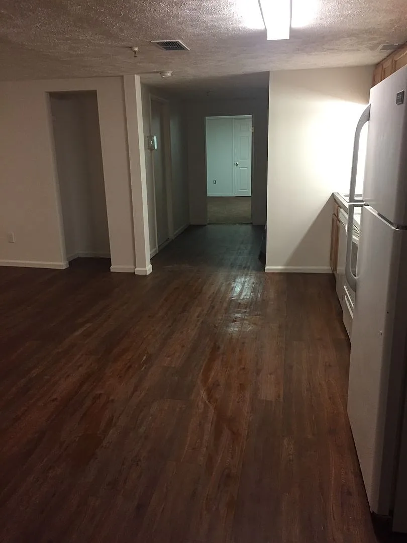 Beechurst Avenue — Photo 1