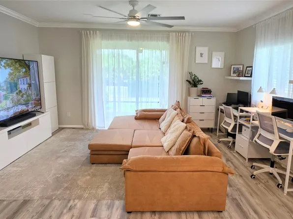 1127 Vermilion Dr, Lake Worth, FL 33461