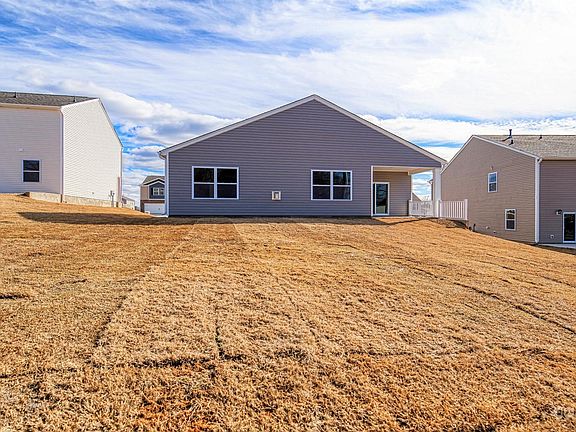 4th image of 101 Farmwood Trl