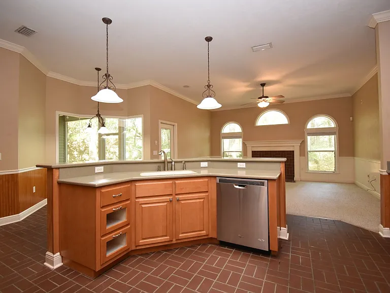 2414 SW 98th Dr — Photo 4