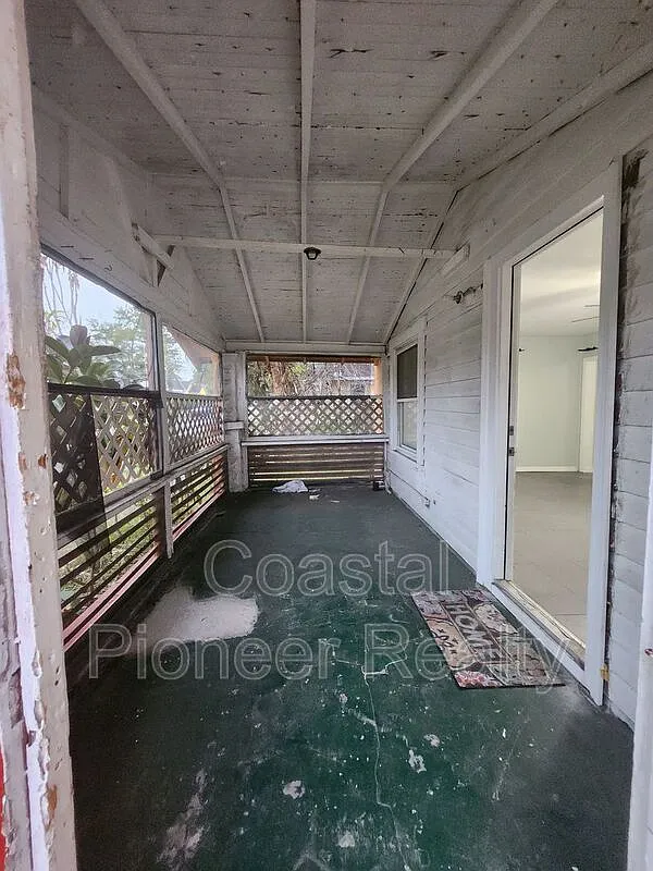 2 bed, 1.0 bath, 932 sqft, $1,699 — Photo 2