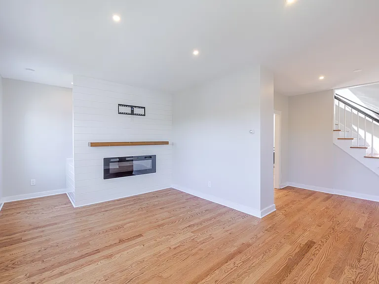 301 Bruce Park Ave — Photo 6
