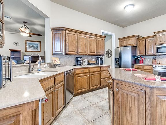5th image of 16513 Village Garden Dr