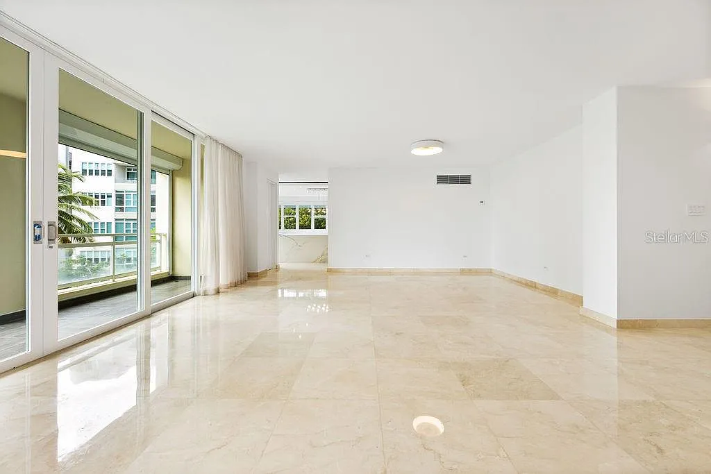 3 bed, 2.5 bath, 2610 sqft, $10,000 — Photo 4
