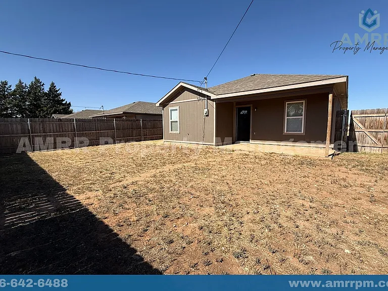 3422 E 3rd St — Photo 16