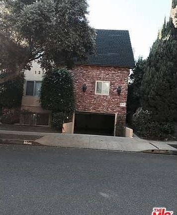 2nd image of 121 N Clark Dr