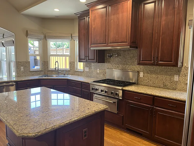 1078 Byerley Ave — Photo 11