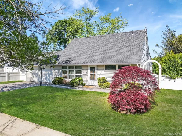 6 Arizona Avenue, Syosset, NY 11791