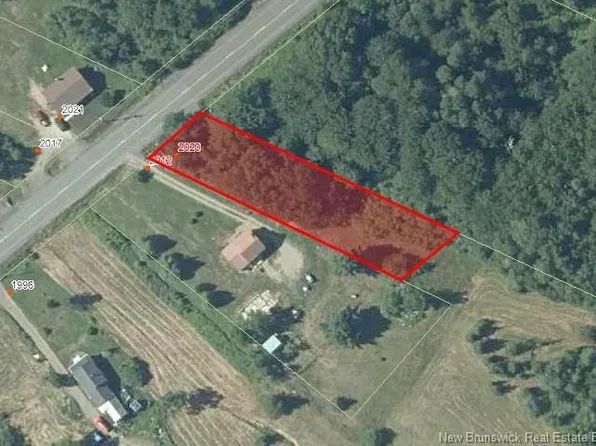 2020 Bridge St, Bathurst, NB E2A 5X8