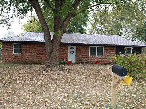 3rd image of 303 Kelli Ave