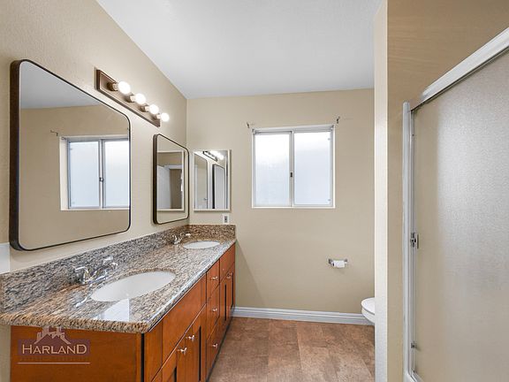 5th image of 393 Oak Ave APT C1