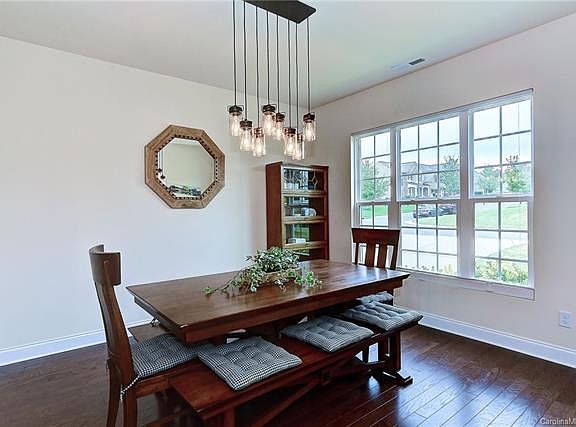 2nd image of 775 Irish Green Dr