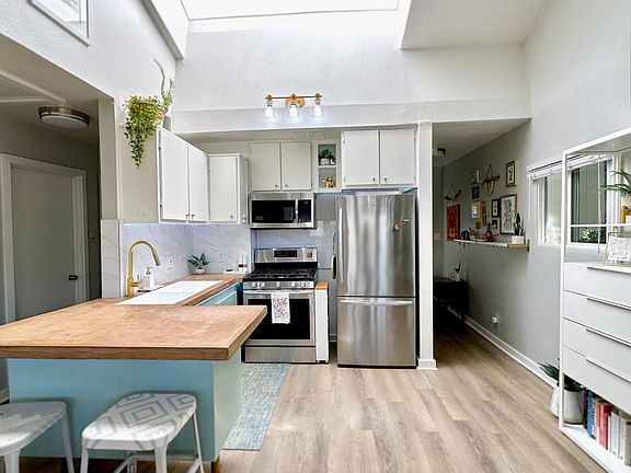 2nd image of 3370 Overland Ave