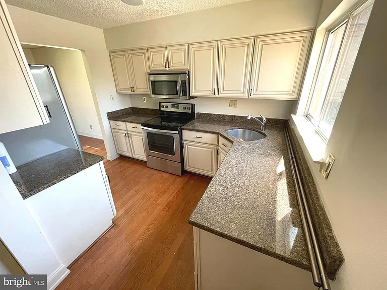 245 Carriage Ct #245 — Photo 13