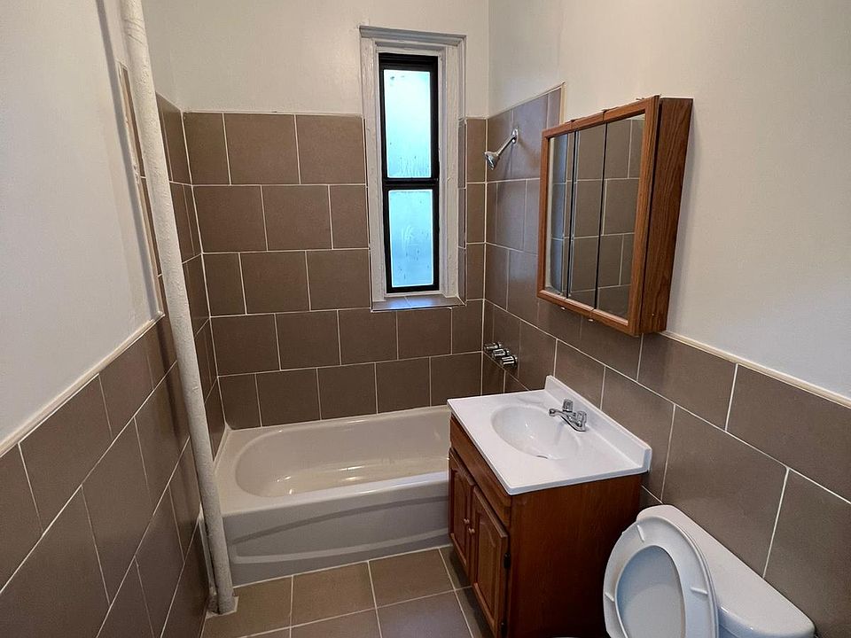 2nd image of 2600 Creston Ave APT 2F