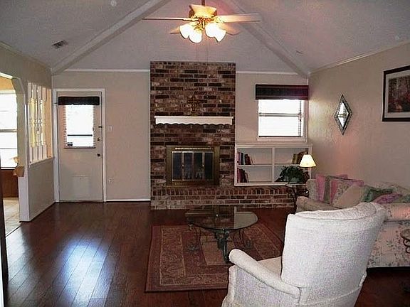 3rd image of 3825 Fox Hollow Dr