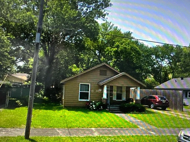 1111 N Ash St — Photo 3