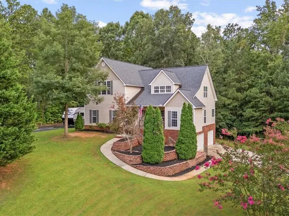 176 Oak Leaf Dr, Carrollton, GA 30116