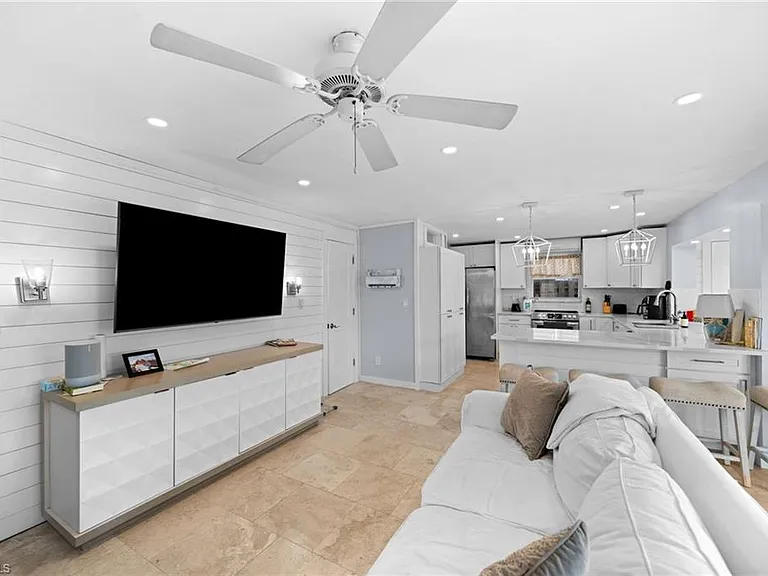 1360 Chesapeake Ave — Photo 12
