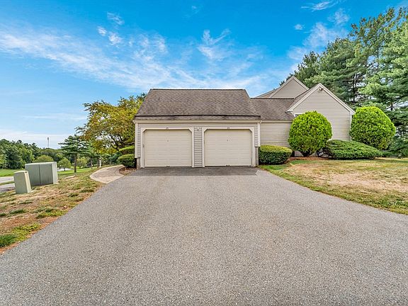 5th image of 28 Mid Iron Dr #28