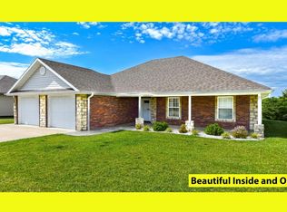 200 Ellsworth Dr, Holts Summit, MO 65043