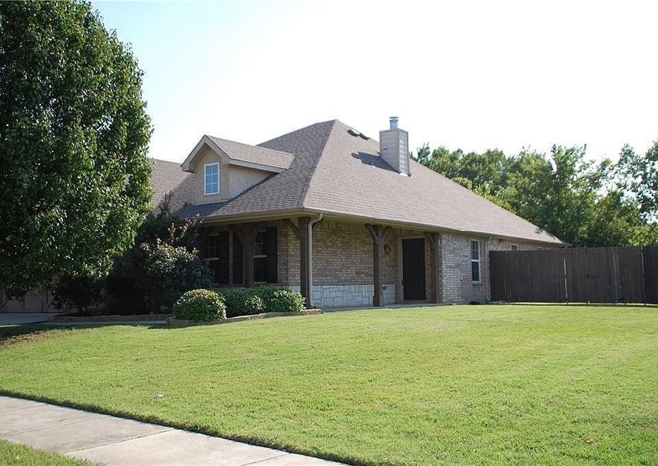 1st image of 303 Serenade Ln