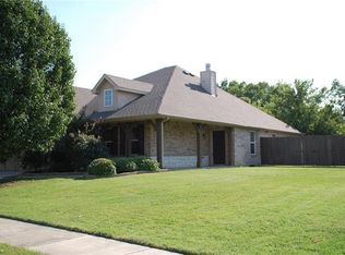 303 Serenade Ln, Euless, TX 76039