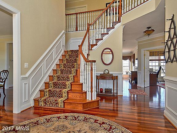 3rd image of 35470 Greyfriar Dr