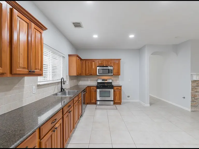 3223 Legends Creek Dr — Photo 14