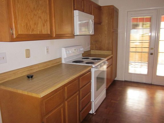 Left side of Kitchen