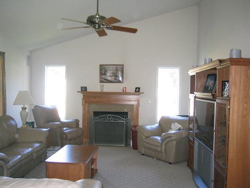 3rd image of 68 CINDY CREST Drive