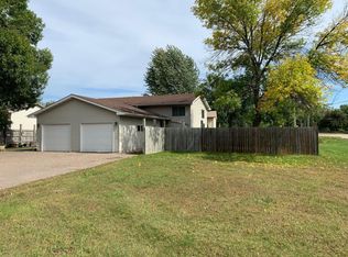 12856 Belle Aire Dr, Champlin, MN 55316