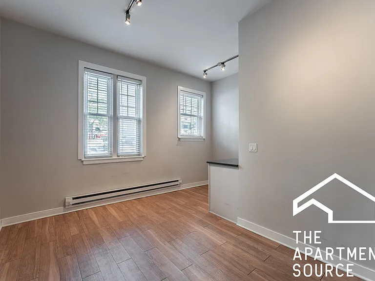511 W Belmont Ave #2 — Photo 3