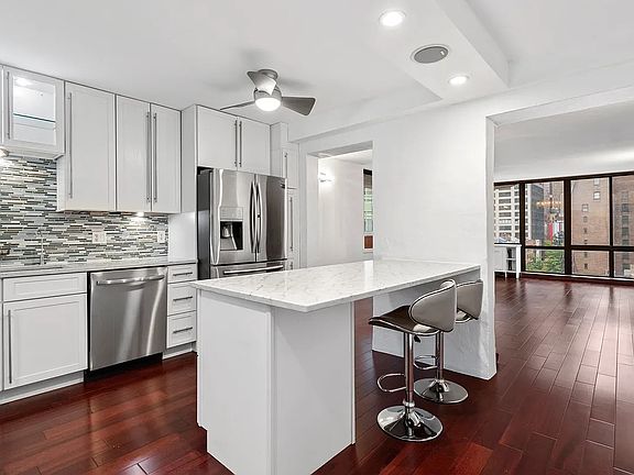 4th image of 303 E 49th St APT 10