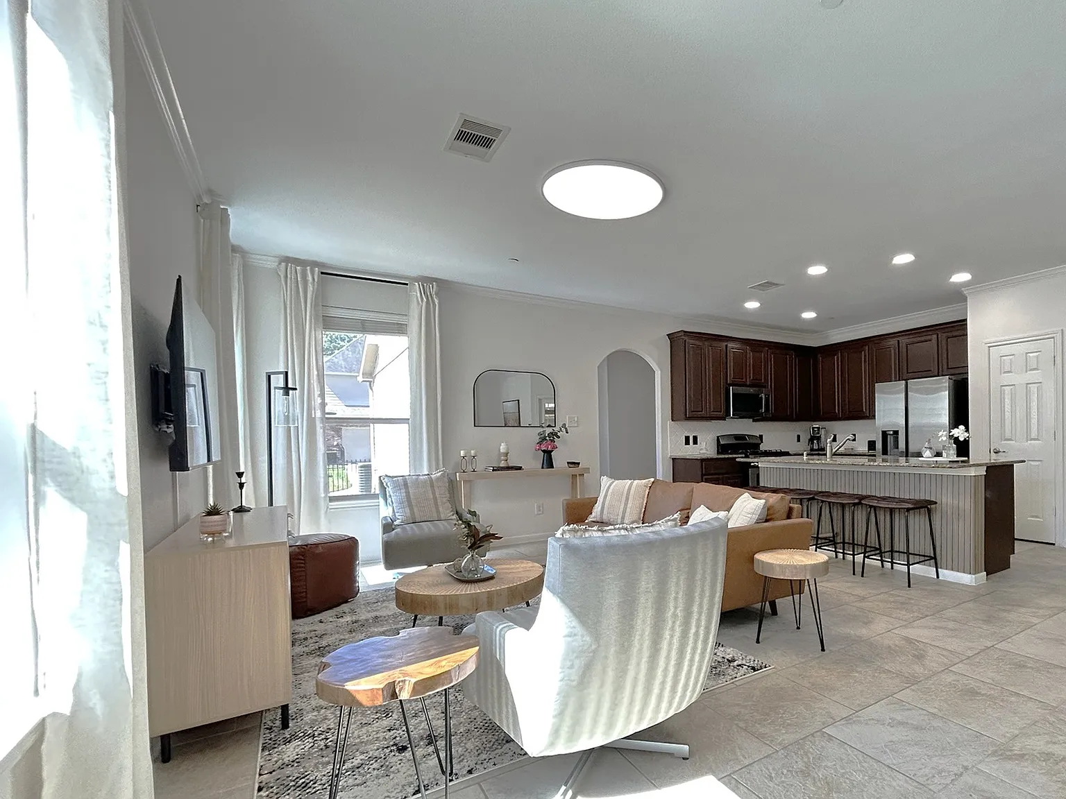 3 bed, 2.5 bath, $3,500 — Photo 1