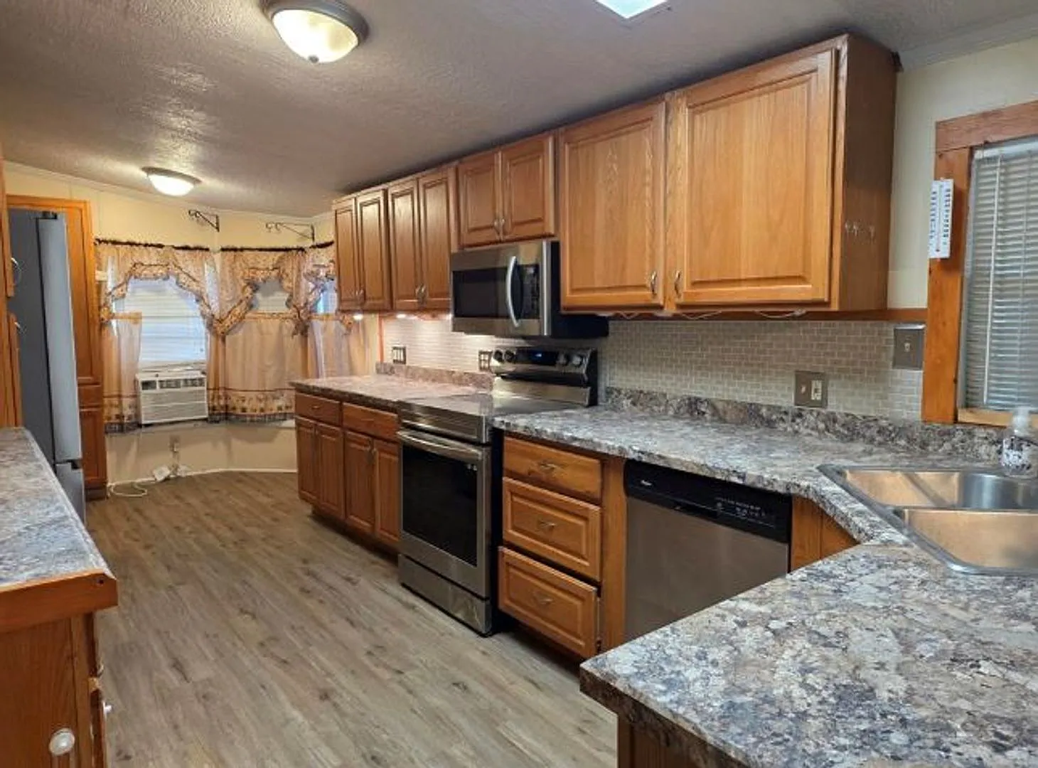 For Lease!! — Photo 3