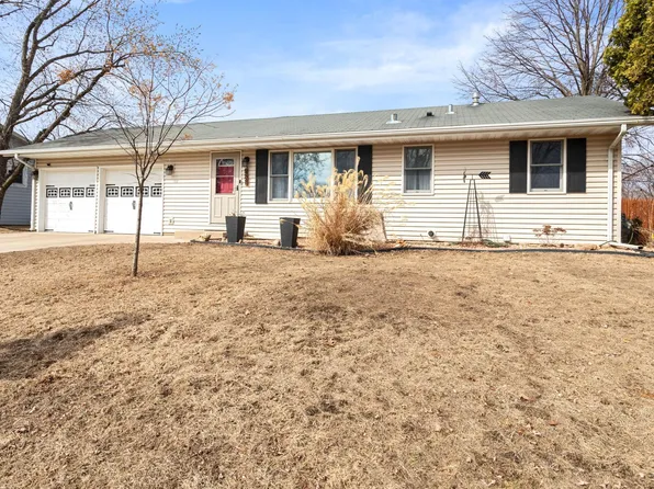 921 Minjon Dr, Apple Valley, MN 55124