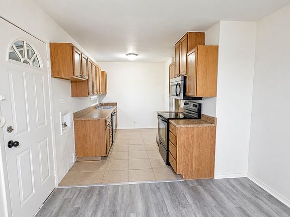 4th image of 4805 Mistletoe Way