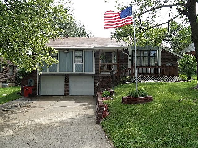 1st image of 812 NW Arlington Pl