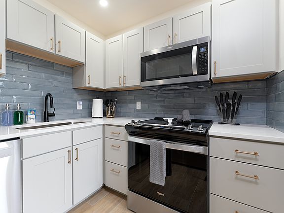 3rd image of 405 6th Ave N APT B