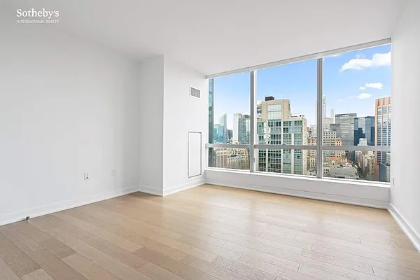 Rented by Sotheby's International Realty | media 7