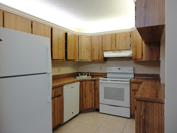 4th image of 514 Shady Pine Way #C2