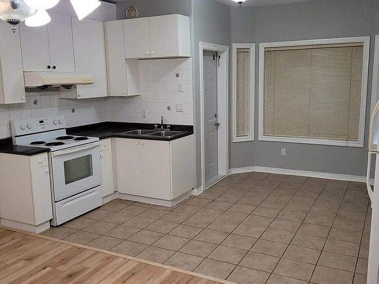 17105 Greenway Dr — Photo 1