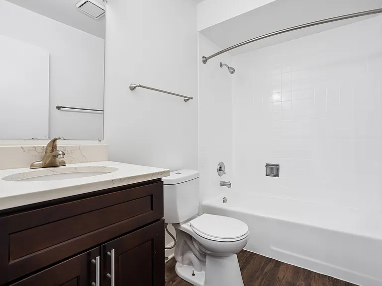 The Clarendon Apartment Homes — Photo 22