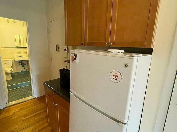 5th image of 218 E 27th St #20A