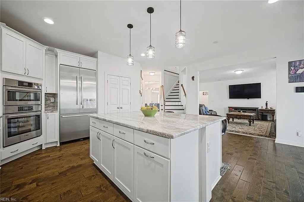 6 bed, 4.5 bath, 3251 sqft, $4,400 — Photo 3