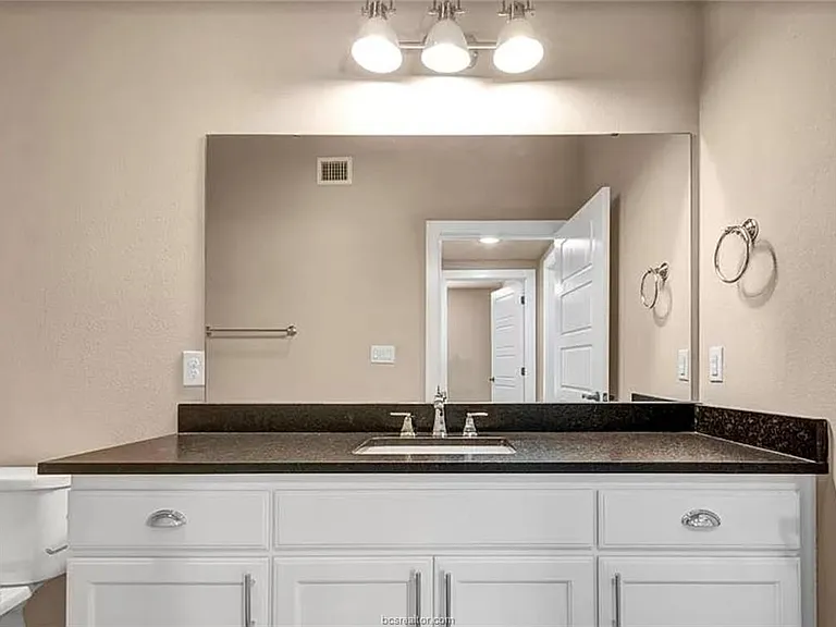 602 Cherry St #112 — Photo 10