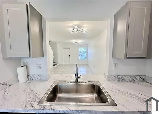 540 NE 5th Ln — Photo 6